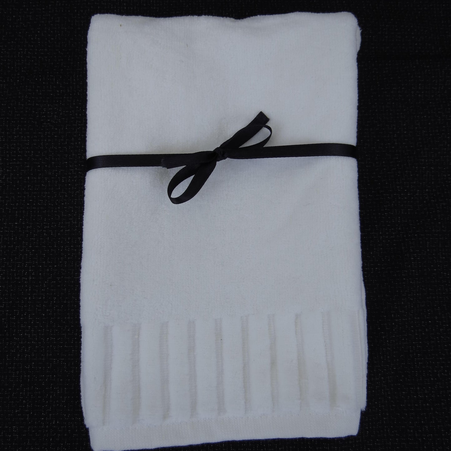 Shop Fingertip Towels from Starbox Gifts. Monogrammed fingertip towels