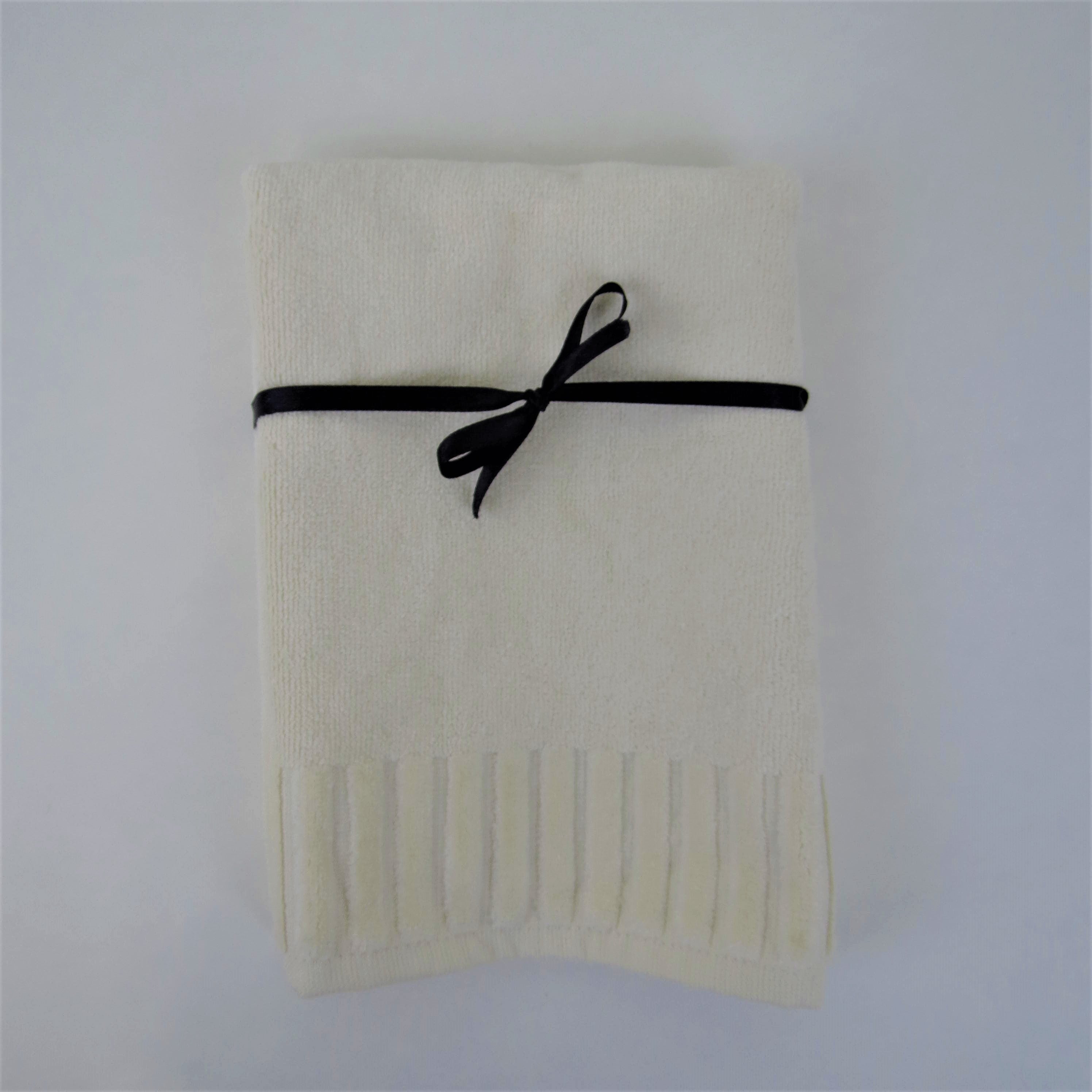 Shop Fingertip Towels from Starbox Gifts. Monogrammed fingertip towels